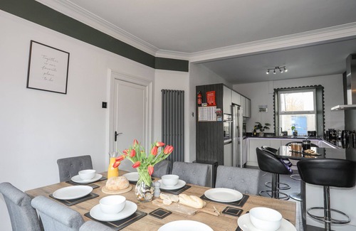 Edern House | Pet-Friendly BODFAN Retreat with Garden in Morfa Nefyn