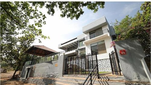 Karjat Villa | Bodi Villa- Mountain view with pool