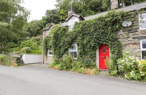Penrhyndeudraeth House | Pet-Friendly Retreat at Bodorwel Cottage - Rated 8.5/10