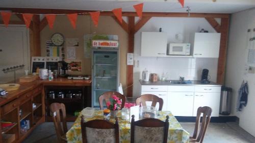 Assendelft Apartment | Family-Friendly Stay at Boerenskuur De Bedstee Groen
