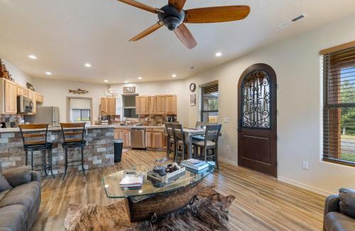 Cascade House | Bogie Bungalow - Walk to lake, bar & restaurant - Near golf course - AC - Fireplace - Pet Ok