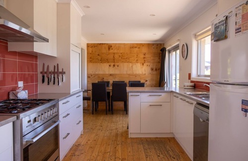 Jindabyne House | Family-Friendly Escape at Bogong Arms with Pet Amenities
