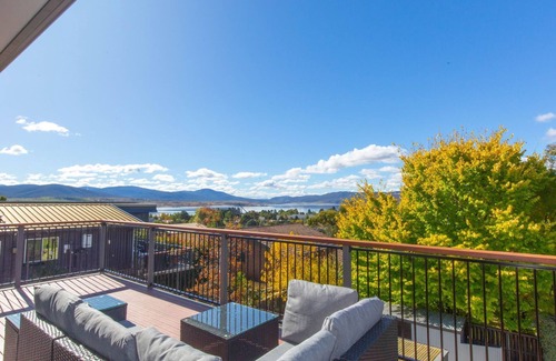 Jindabyne House | Relax at Bogong Lakeview – Scenic Lakeside Retreat