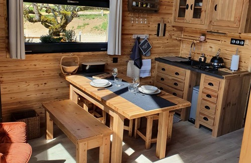 Arith Ski Chalet | Unforgettable Stay at Bogs des Bauges Trelod - Guest Rated 9.8