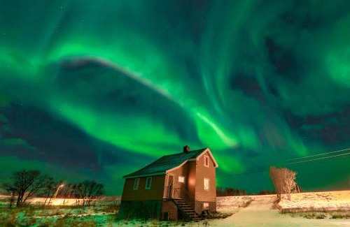 Dverberg House | Oceanfront Retreat at Bogstrand in Dverberg, Norway