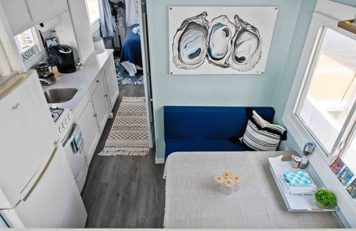 Cedar Point Boat Rental | Unique Houseboat Experience on ICW with Breakfast Included