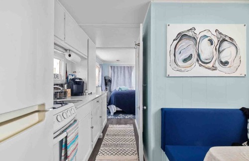 Cedar Point Boat Rental | Unique Houseboat Experience on ICW with Breakfast Included