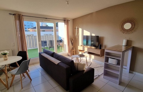 Merignac Apartment | Stylish Bohème Chic Retreat at Parc Bourran for 4