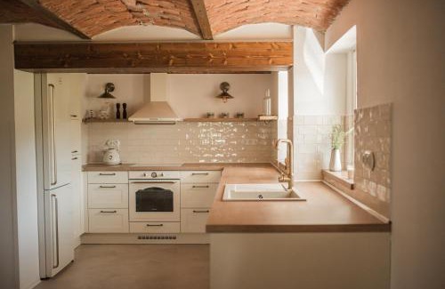 Cerveny Kostelec House | Discover Bohdašín 17: Pet-Friendly Oceanfront Retreat