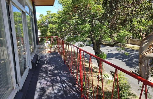 Semaphore House | Beachfront Retreat: Steps to Ocean & Sema4 Shops!