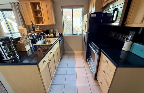 Englewood Condo | Bohemian Bliss | 2BR Retreat Near Denver w/Pool & Balcony