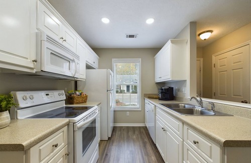 Augusta House | Guest Rated 10/10: Bohemian Bungalow with Breakfast Included