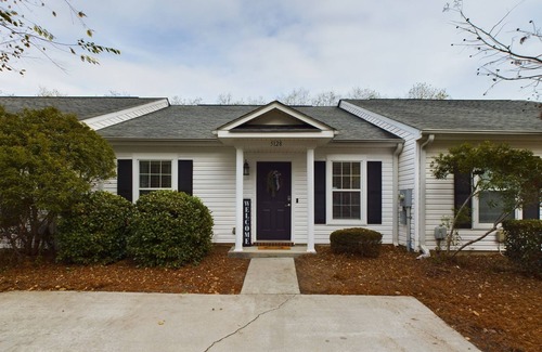 Augusta House | Guest Rated 10/10: Bohemian Bungalow with Breakfast Included