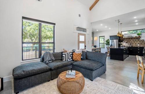 Greater East End House | Discover Bohemian Cathedral: Pet-Friendly Retreat in Downtown