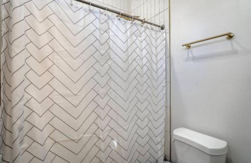 Greater East End House | Discover Bohemian Cathedral: Pet-Friendly Retreat in Downtown