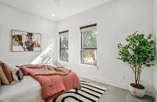 Greater East End House | Discover Bohemian Cathedral: Pet-Friendly Retreat in Downtown