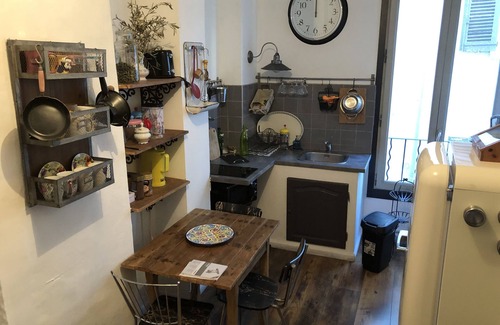 Avignon City Centre Apartment | Stylish Duplex in Avignon with Kitchen & Pet-Friendly Perks