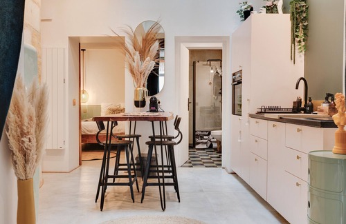 Saint-Michel Apartment | Bohemian Flat – Comfortable Escape in the Heart of Bordeaux