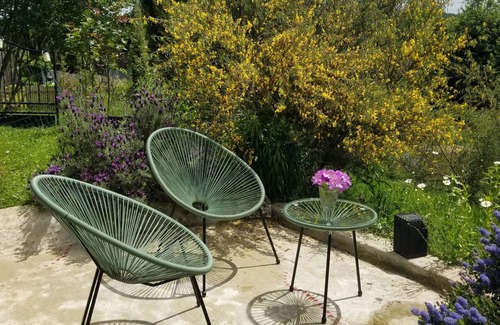 Saint-Julien-le-Petit Apartment | Explore the Bohemian: Family-Friendly with Kitchen Amenities