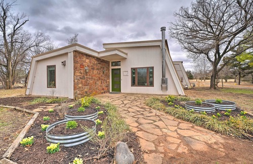 Stillwater Cottage | Cozy Bohemian Retreat with Screened Porch Near the Lake