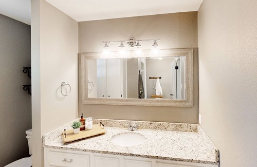 Abilene House | Inviting Bohemian Retreat with Patio, Spa & Family Amenities