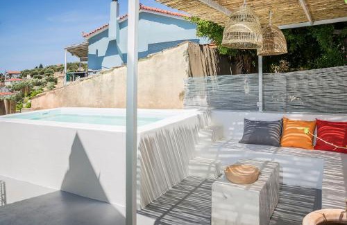 Faraklata Villa | Charming Bohemian Nest: 2-Bedroom Villa with Pool
