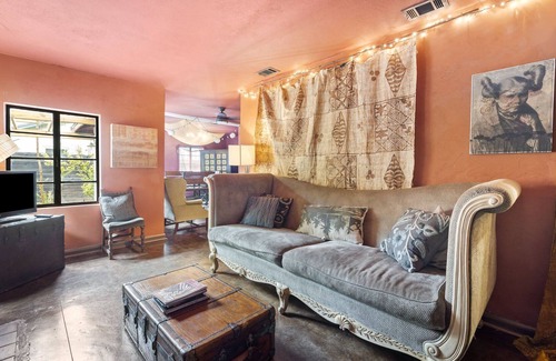 Cherrywood House | Bohemian Oasis | Hot Tub| Chill Bohemian Stay