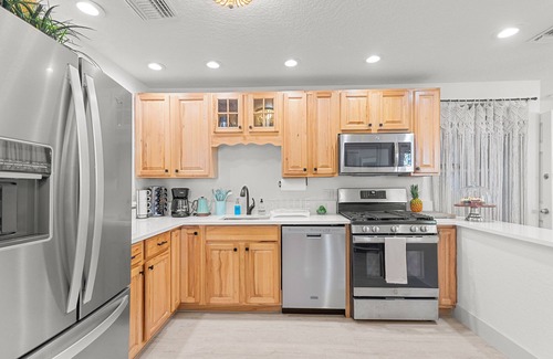 Old Northwood Historic District House | Bohemian Retreat with Heated Pool, Jacuzzi & Ocean Views