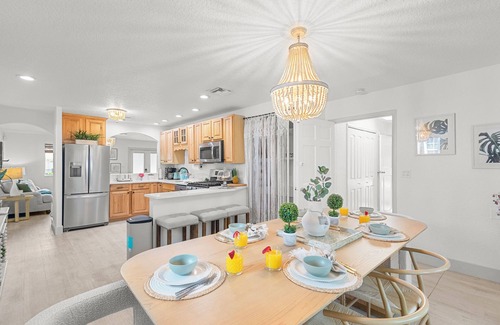 Old Northwood Historic District House | Bohemian Retreat with Heated Pool, Jacuzzi & Ocean Views