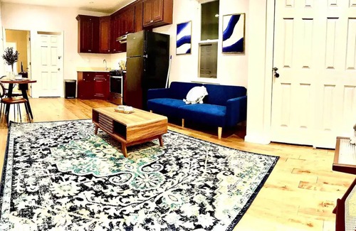 Queens Apartment | Cozy Bohemian Retreat Close to Airports for Families