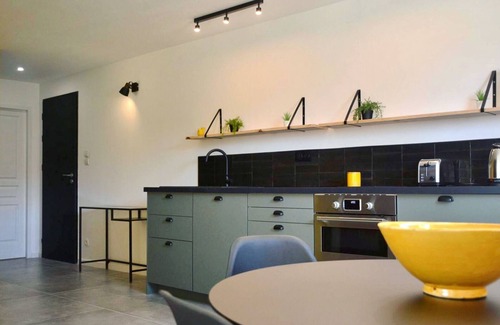 Martigues Cabin | Enchanting Bohemian Sausset Near Vineyards and Sea