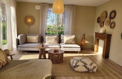 Ewijk House | Relaxing Bohemian Wellness with Hot Tub & Spa Amenities