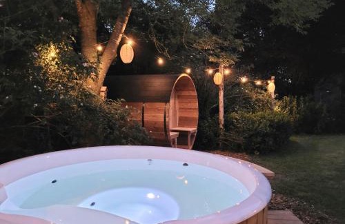 Ewijk House | Relaxing Bohemian Wellness with Hot Tub & Spa Amenities
