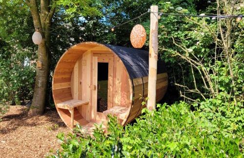 Ewijk House | Relaxing Bohemian Wellness with Hot Tub & Spa Amenities