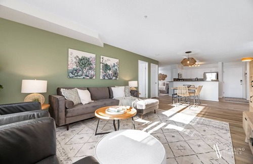 East Kootenay Apartment | Bohemian Wishes: Lake View, Pool & Hot Tub - Guest Rated 9.8
