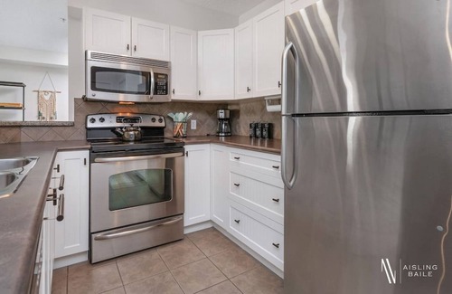 East Kootenay Apartment | Bohemian Wishes: Lake View, Pool & Hot Tub - Guest Rated 9.8