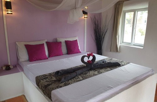 Kampot Hotel | Relax at Bohemiaz Resort and Spa with Pool & Hot Tub