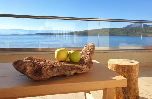 Itea Apartment | Beachfront Boho House in Itea-Delphi with Ocean Views