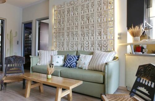 Itea Apartment | Beachfront Boho House in Itea-Delphi with Ocean Views