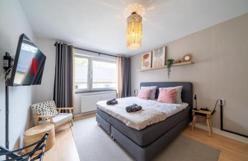 Hauptbahnhof Apartment | Bright Boho Bliss 2R Apartment in Central Location
