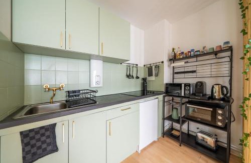Hauptbahnhof Apartment | Bright Boho Bliss 2R Apartment in Central Location