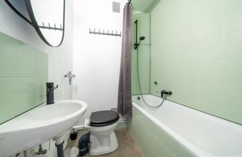 Hauptbahnhof Apartment | Bright Boho Bliss 2R Apartment in Central Location