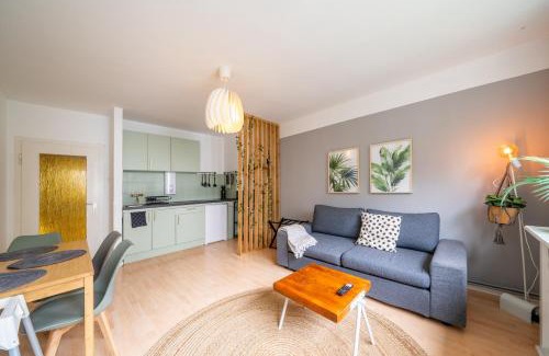 Hauptbahnhof Apartment | Bright Boho Bliss 2R Apartment in Central Location