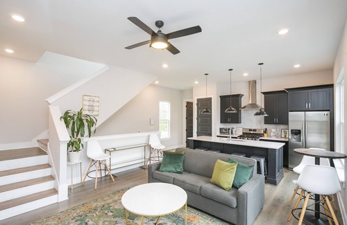 Radnor House | Stylish BOHO Boutique Stay with Kitchen Near Lower Broadway