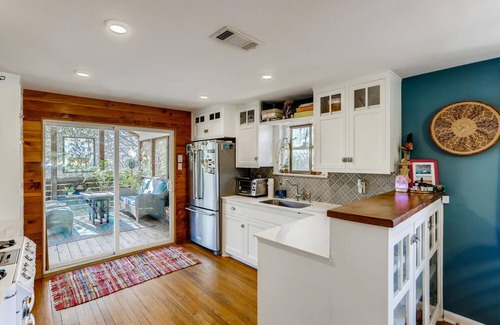 Blackshear-Prospect Hill House | Boho Bungalow: Family and Pet Friendly in East Austin