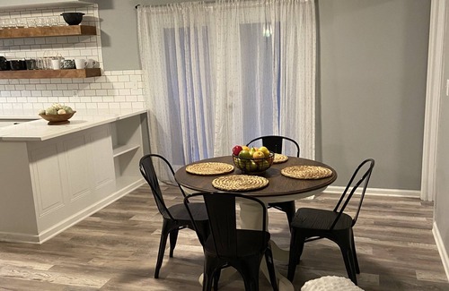 Newnan House | Cozy Retreat: Discover Boho Bungalow with Breakfast