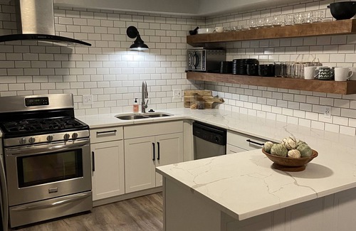 Newnan House | Cozy Retreat: Discover Boho Bungalow with Breakfast