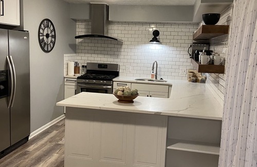 Newnan House | Cozy Retreat: Discover Boho Bungalow with Breakfast