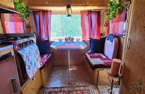Monroe House | Boho Caravan Escape: Vintage Oasis Camper with Breakfast