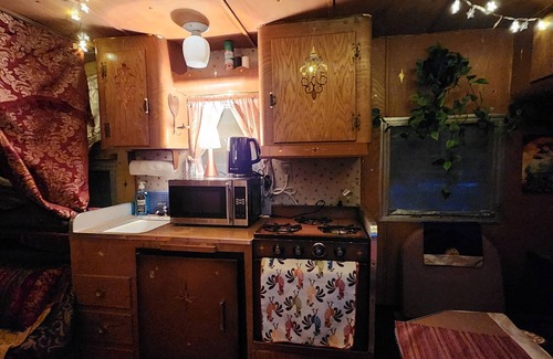 Monroe House | Boho Caravan Escape: Vintage Oasis Camper with Breakfast